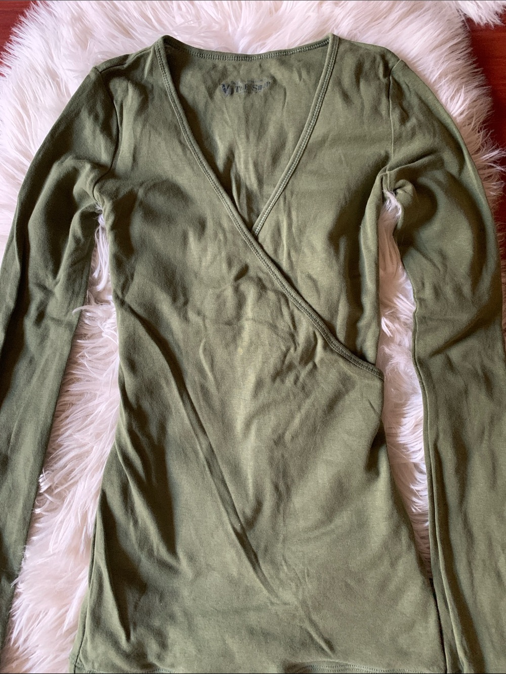 Victoria’s Secret tee shi Olive Wrap-Style Long Sleeve Top